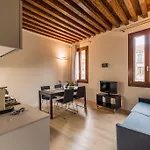 Charming Palace Corte Del Teatro