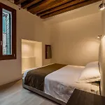 Charming Palace Corte Del Teatro