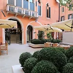 Veronese Apartment