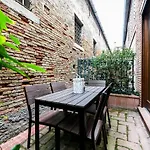 Bluesky - Cannaregio Court Of Venice By Wonderful Italy