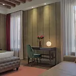 Suite735