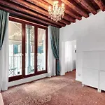 Ca\' Giorgia Venice Apartment With Balcony