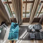 Exquisite Pied-A-Terre With Balcony