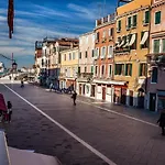 Ca\'Pedrocchi By Bricola Apartments