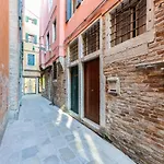 Mimosa Apartment
