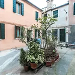 Venetian Superior Apartment R&R
