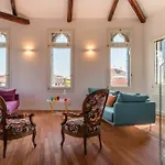 20 Windows On Venice