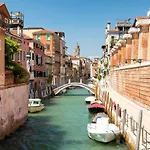 Punta Della Dogana Luxury Suites By Bricola Apartments