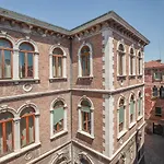 Ca\'Moderna