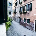 Palazzina Bandiera E Moro