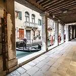 Ca\' Delle Acque Deluxe Apartment R&R