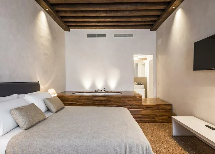 Myplace Campo Santa Margherita Apartments