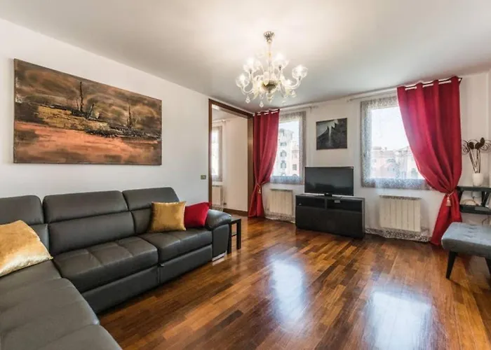 Rialto Apartment With Canal Grande View