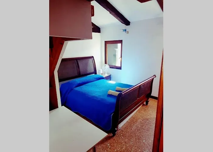 Large Top 3 Rooms Flat Central Rialto