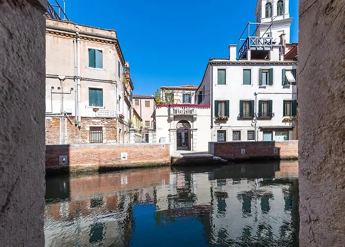 Ln Luxe Apartment Venice Canal View
