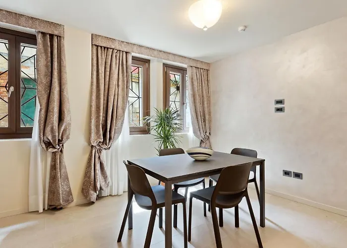 Brand New Boutique Apartment In The Heart Of Venice