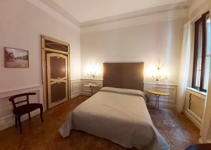 Gorgeous Venetian Apartment With Canal View