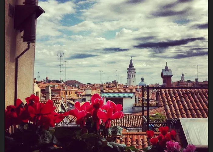Lion Rooftop Apartments Venice Novita\'