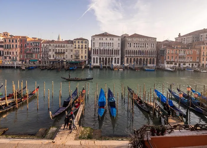 Design Apartment With Balcony On The Grand Canal R&R