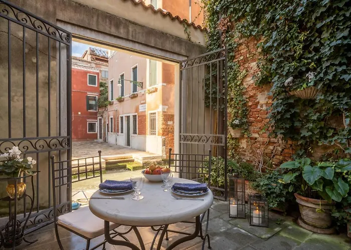 Garden Mansion With Private Mooring R&R