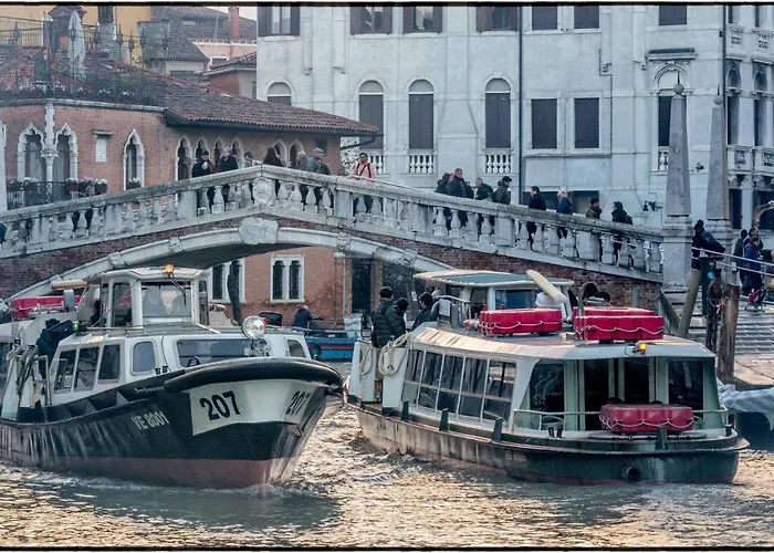 Ca Marga Cannaregio - Central Venetian Style 2 Bedroom Apartment