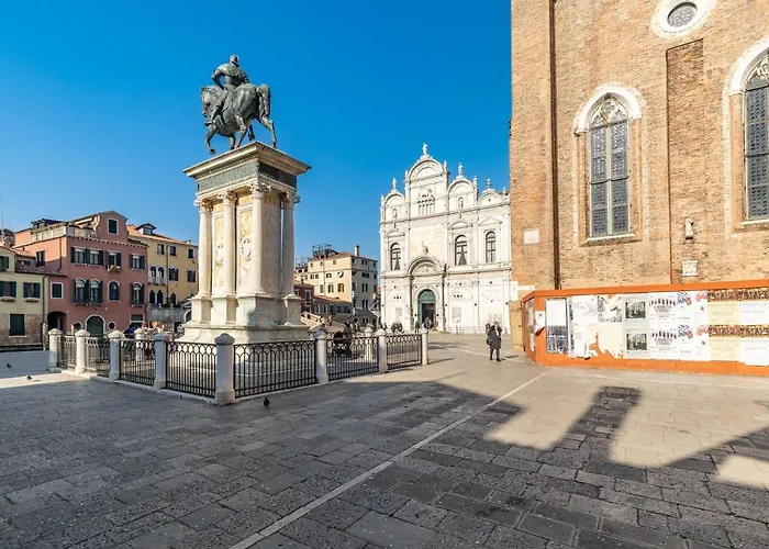 The Venice Red Door Apartment