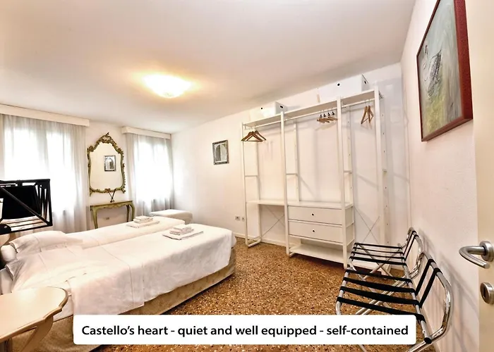 Casa Ai Greci - Central Apt In Castello