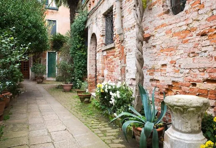 Venice -Spacious And Central Flat With Private Patio