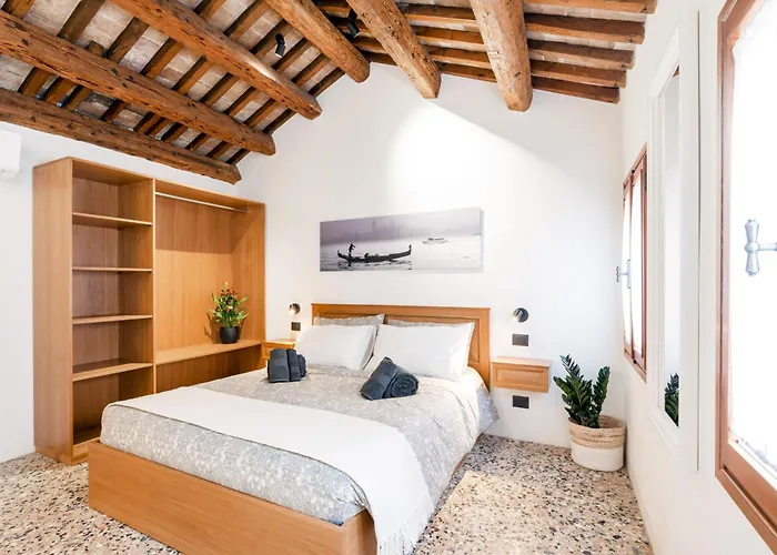 Intera Palazzina Al Centro Di Venezia