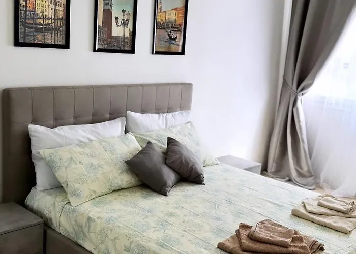 Venice Grey Apartment