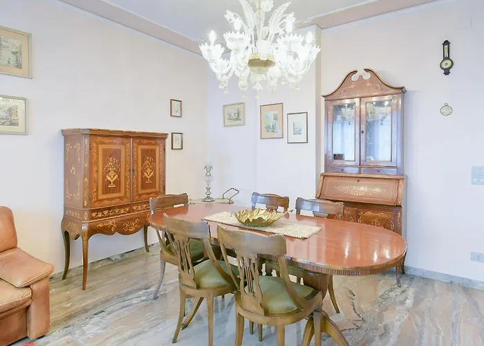 Queen Home Gabrielle
