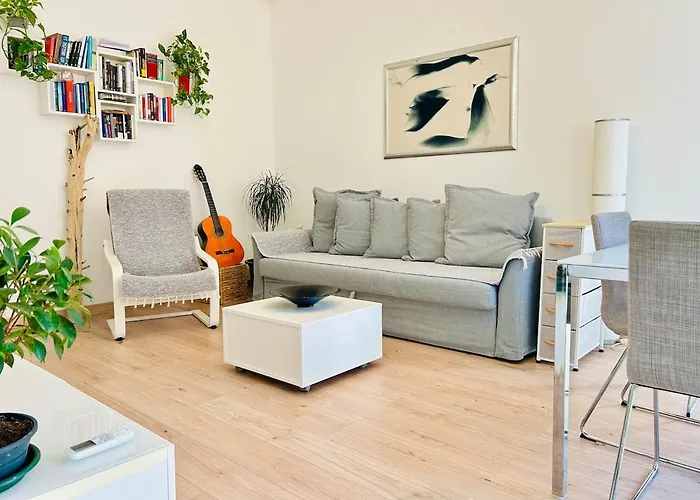 10 Min To Venice Modern & Cozy Apartment
