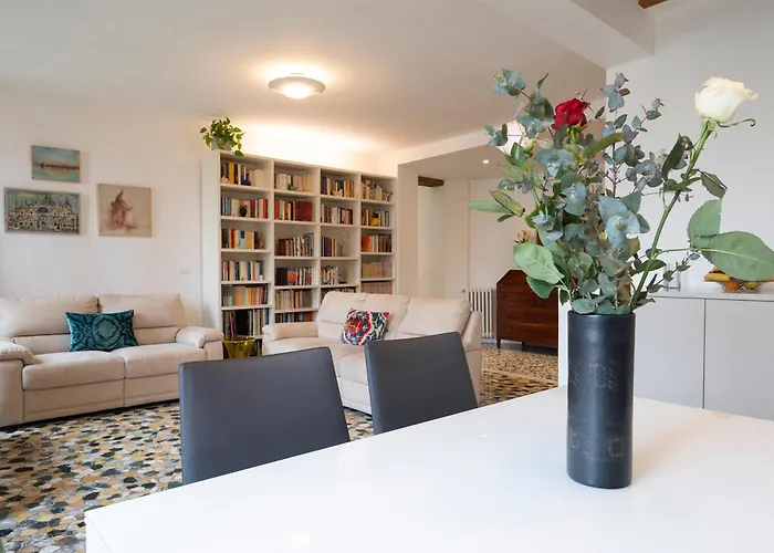 Stupendo Luxury Apartment Canal & Garden View