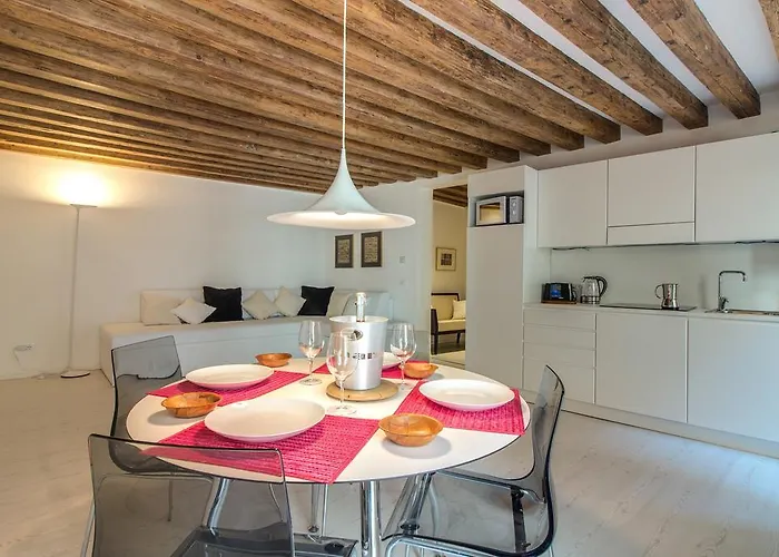 Ve.N.I.Ce. Cera Casa Del Giglio