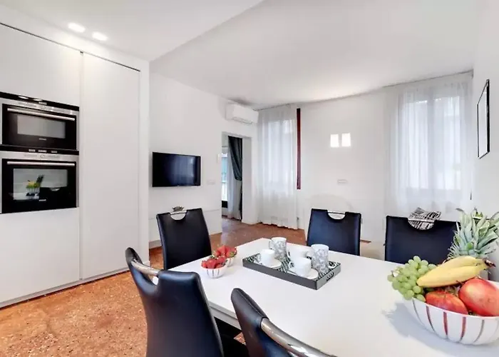Ca\' Giorgia Venice Apartment With Balcony