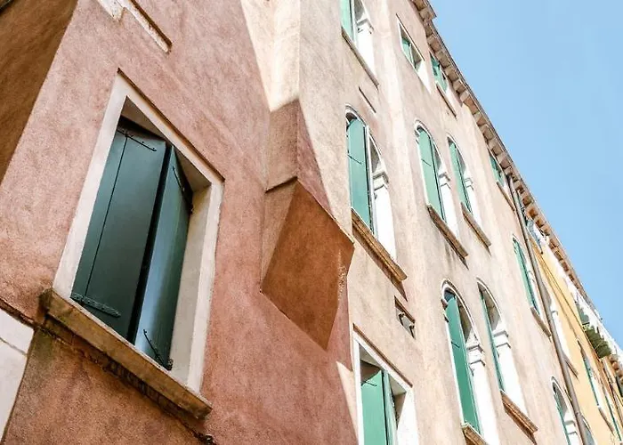 Venice Apartments