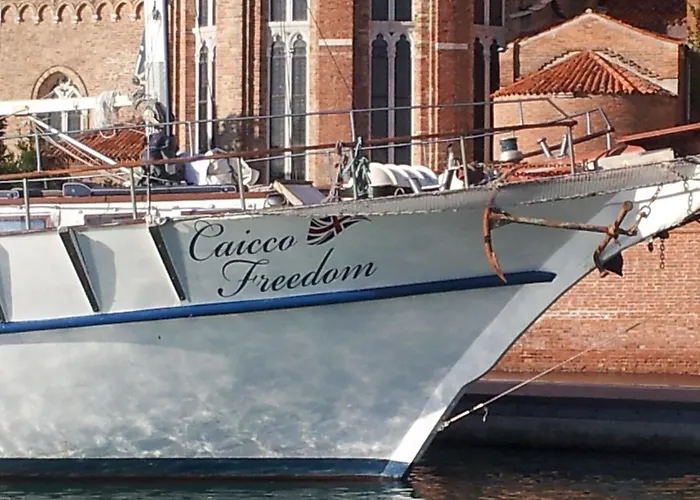 Venezia Boat & Breakfast Caicco Freedom