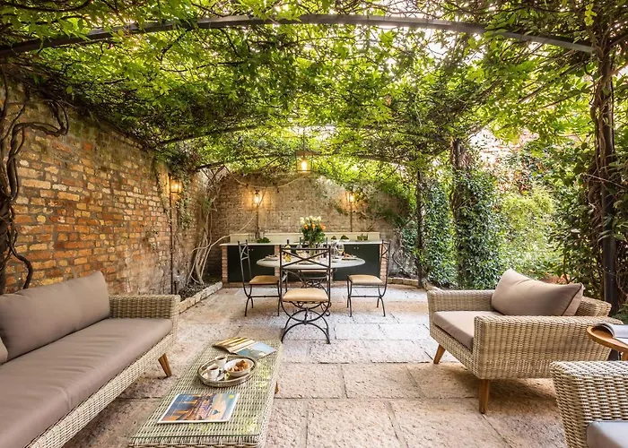 Luxury Garden House La Baruffa- Dimora Italia Collection -
