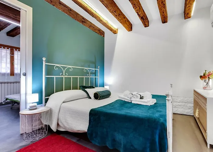 Santa Croce Apartment