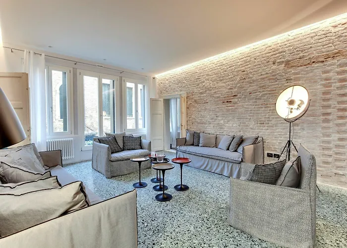 Stunning Modern Apartment In The Heart Of Venice