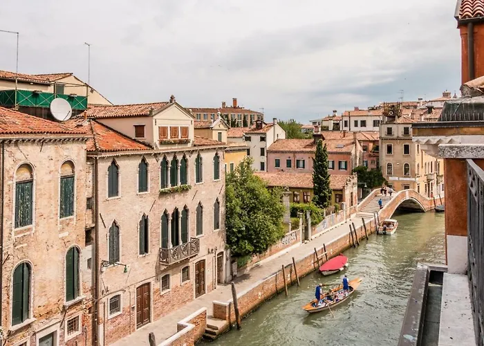 Carmini Canal View And Balcony With Lift