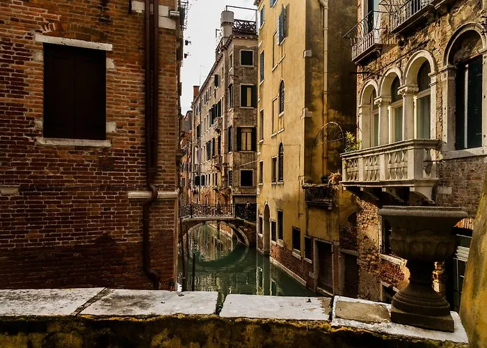 Luxury And Romantic Secret Escape In Venice!