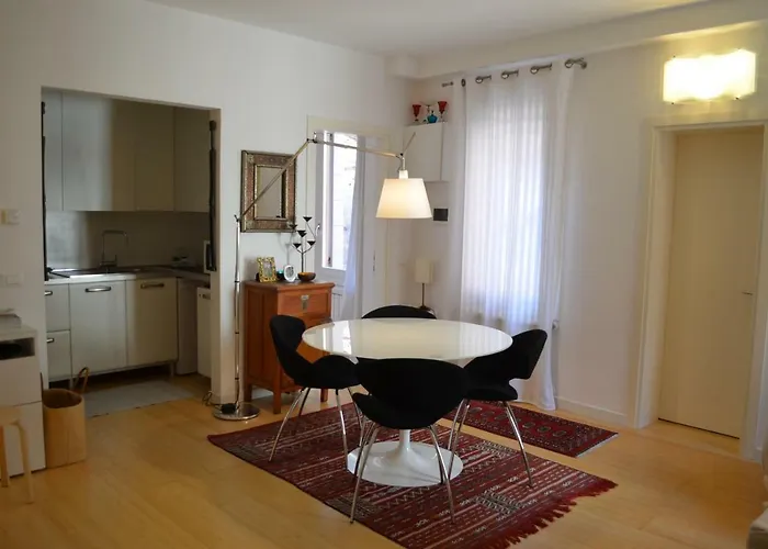 Casa Delfina, Contemporary Chic