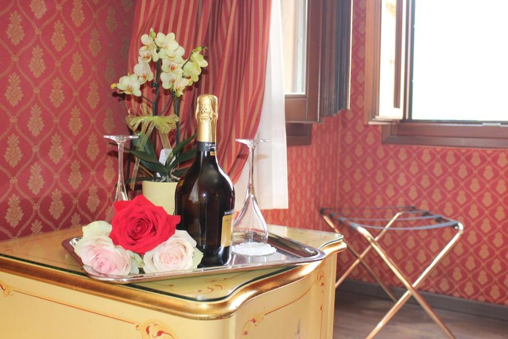 Ca' Morosini 1 & 2 Guest house 2*