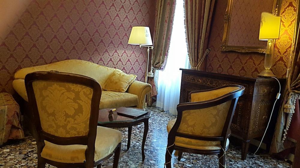 Casa Pisani Canal Venice