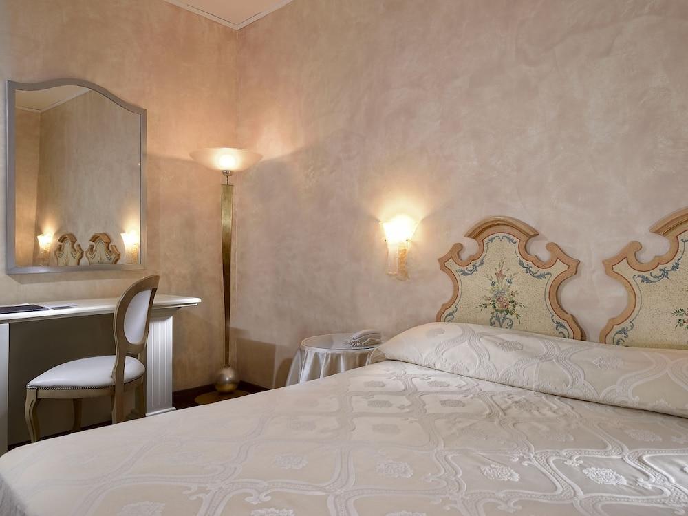 Amadeus Hotel 4*