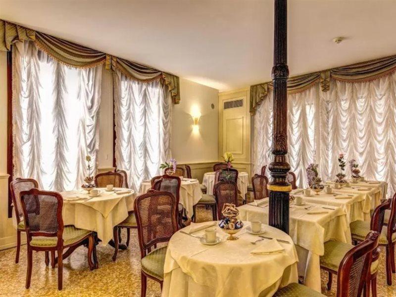 Hotel Bella