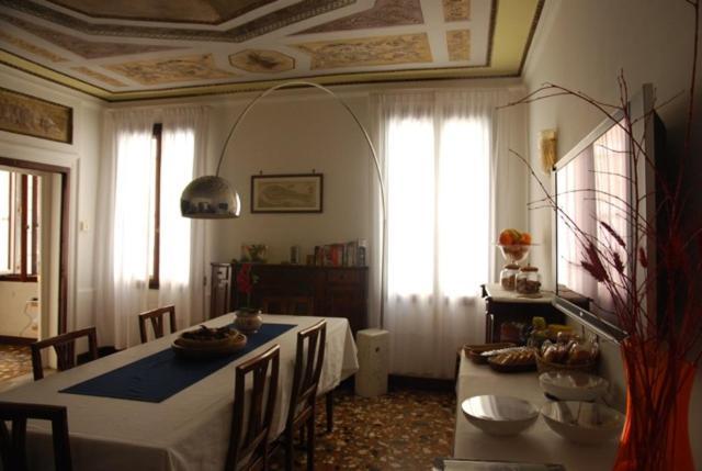 Al Teatro With Canal View Bed & Breakfast