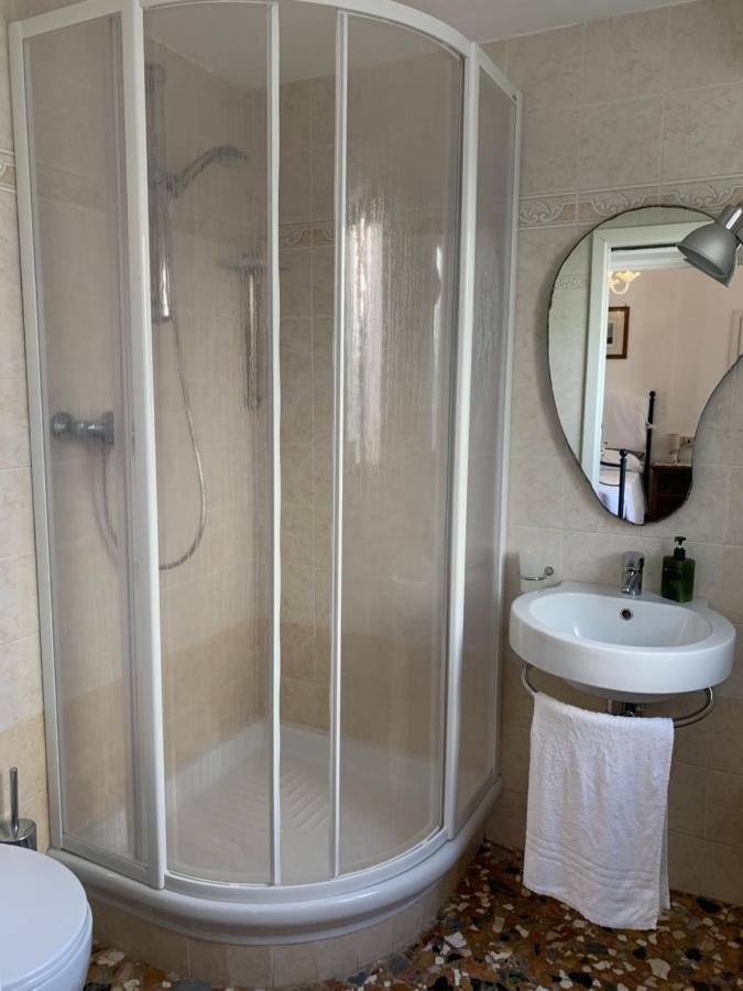 Bed & Breakfast Al Teatro With Canal View Venice