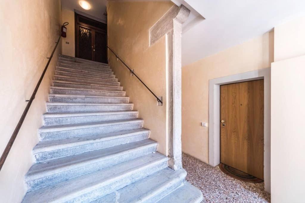 Apartment Rialto With Canal Grande View Venice